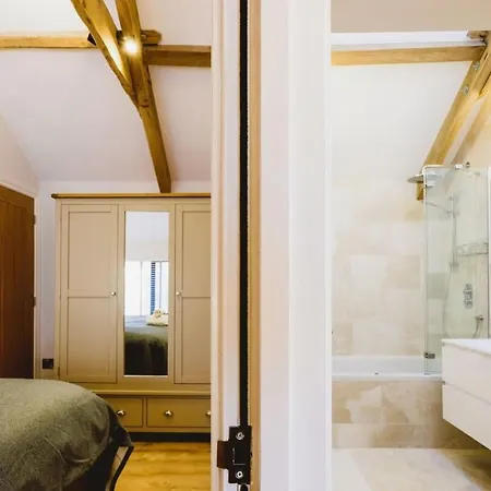 The Hay Barn - Hopewell * Bristol